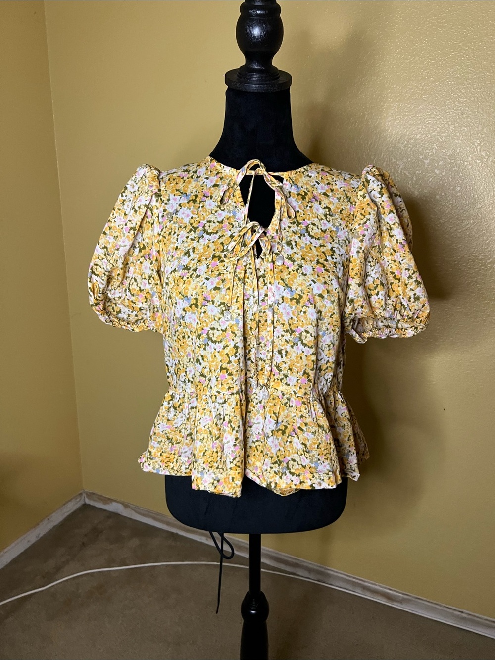 CeCe Yellow Floral Tie-Neck Puff Sleeve Peplum Blouse